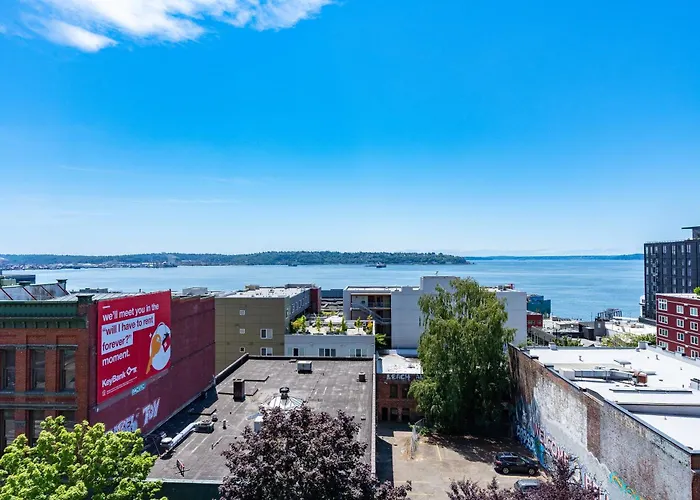 Seattle Among The Trees: In Belltown W/Parking!
