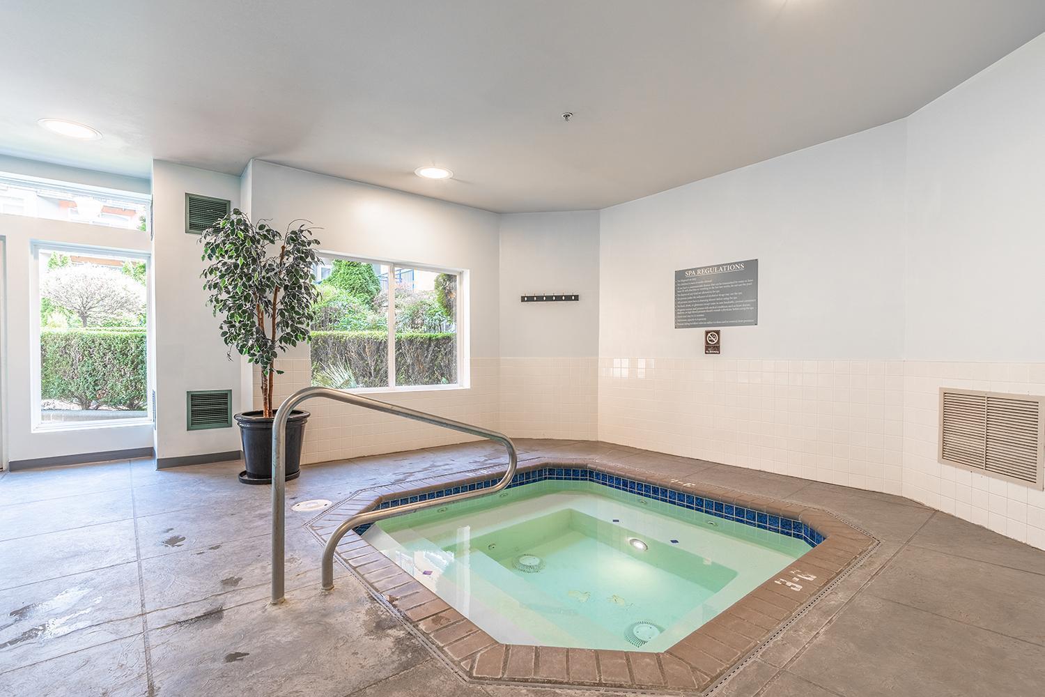 Among The Trees: In Belltown W/parking! Appartement *